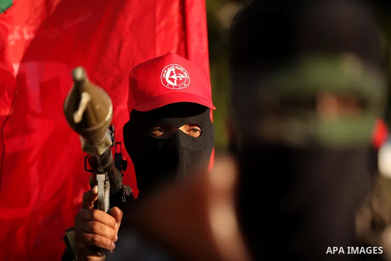 Palestinian youths participate in a military graduation ceremony of the Popular Front for the Liberation of Palestine (PFLP), in Gaza city on August 29, 2015. Photo by Ashraf Amra