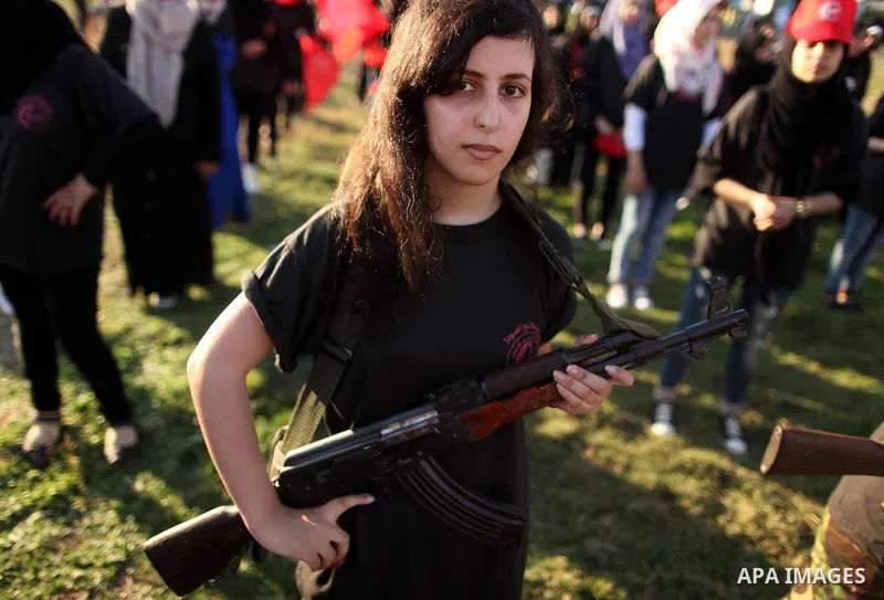 Palestinian girls participate in a military graduation ceremony of the Popular Front for the Liberation of Palestine (PFLP), in Gaza city on August 29, 2015. Photo by Ashraf Amra