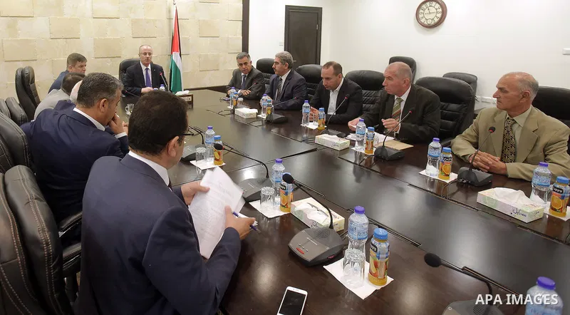Palestinian Prime Minister Rami Hamdallah meets with delegation from the Hebron Municipality, in the West Bank city of Ramallah on August 30, 2015. Photo by Prime Minister Office