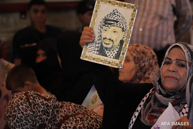 Palestinians take part in a protest demanding release the prisoners in Israeli jails, in front of Red cross office, in Gaza city, on August 31, 2015. Photo by Mohammed Asad