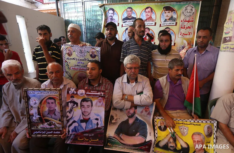 Palestinians take part in a protest demanding release the prisoners in Israeli jails, in front of Red cross office, in Gaza city, on August 31, 2015. Photo by Mohammed Asad
