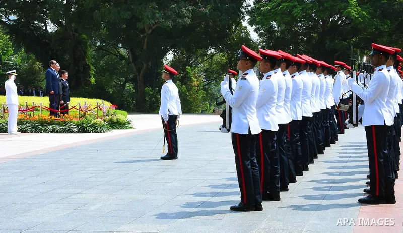 Egypt's President Abdel Fattah al-Sisi with Singaporean counterpart Tony Tan Keng Yam review a guard of honour during a welcoming ceremony at the Istana presidential palace in Singapore on August 31, 2015. President Abde...
