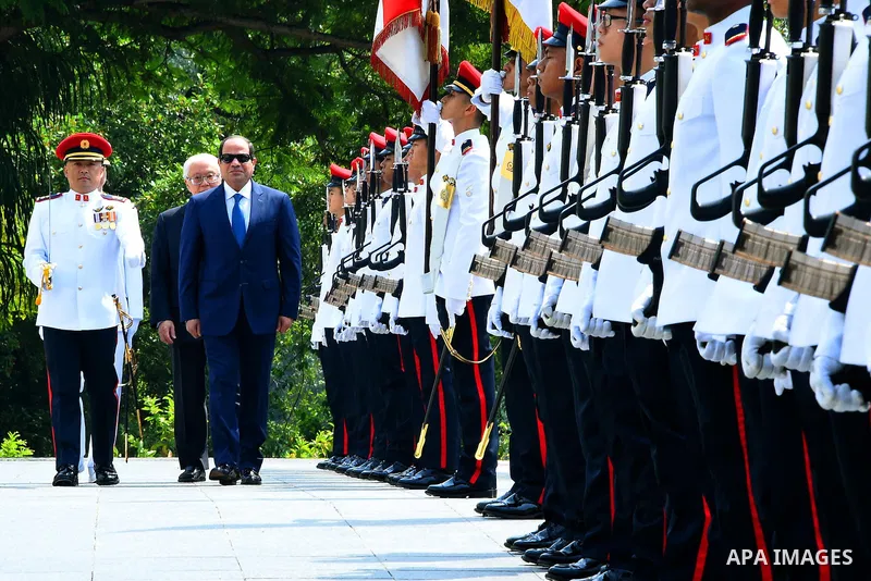 Egypt's President Abdel Fattah al-Sisi with Singaporean counterpart Tony Tan Keng Yam review a guard of honour during a welcoming ceremony at the Istana presidential palace in Singapore on August 31, 2015. President Abde...