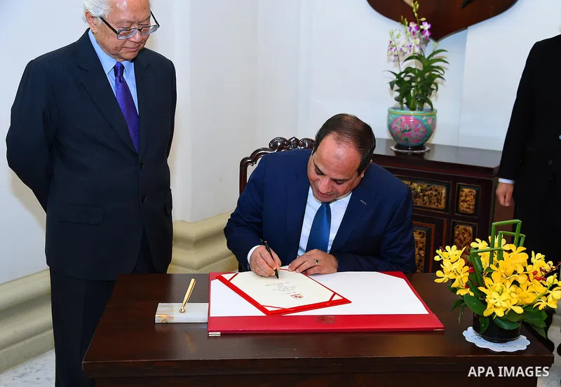 Egypt's President Abdel Fattah al-Sisi meets with Singaporean counterpart Tony Tan Keng Yam at the Istana presidential palace in Singapore on August 31, 2015. President Abdel Fattah al-Sisi is on a three-day state visit...
