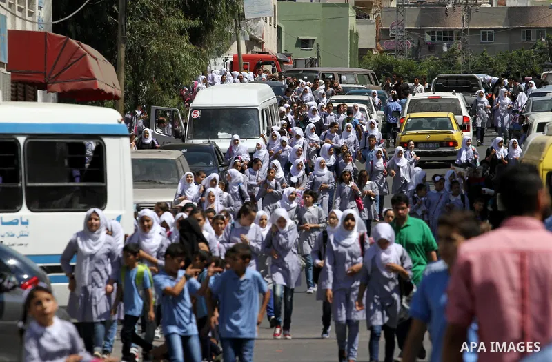Palestinian students return to UNRWA-run schools, after postponement the school year in Gaza strip due to the reduction of educational programs given by the United Nations Relief and Works Agency (UNRWA) and the growing...