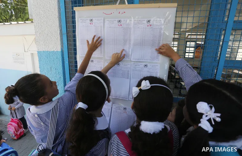 Palestinian students return to UNRWA-run schools, after postponement the school year in Gaza strip due to the reduction of educational programs given by the United Nations Relief and Works Agency (UNRWA) and the growing...
