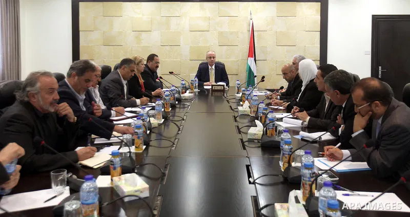 Palestinian Prime Minister Rami Hamdallah meets with members of supreme national committee for the reform of the education system, in the West Bank city of Ramallah on August 31, 2015. Photo by Prime Minister Office