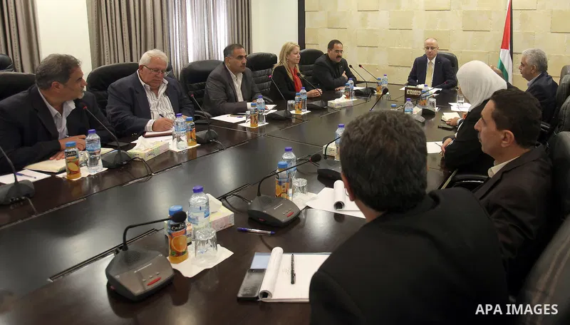 Palestinian Prime Minister Rami Hamdallah meets with members of supreme national committee for the reform of the education system, in the West Bank city of Ramallah on August 31, 2015. Photo by Prime Minister Office
