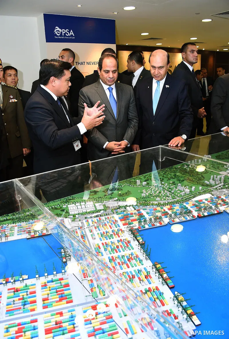 Egyptian President Abdel Fattah al-Sisi visits a Singapore port in Singapore on Sep. 01, 2015. President Abdel Fattah al-Sisi is on a three-day state visit at the invitation of President Tony Tan Keng Yam. Photo by Egypt...