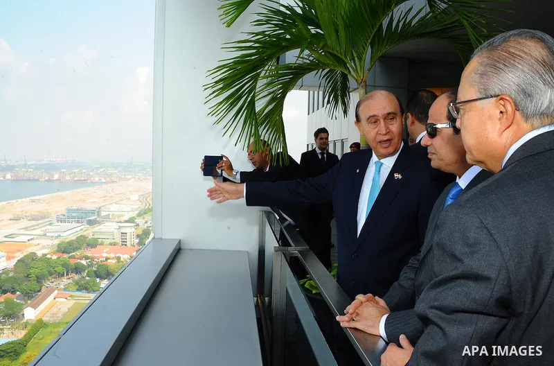 Egyptian President Abdel Fattah al-Sisi visits a Singapore port in Singapore on Sep. 01, 2015. President Abdel Fattah al-Sisi is on a three-day state visit at the invitation of President Tony Tan Keng Yam. Photo by Egypt...