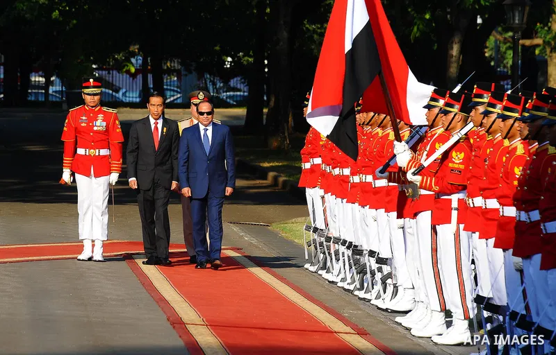 Egypt's President Abdel Fattah al-Sisi walks with Indonesia's President Joko Widodo as they review the honour guard at the presidential palace in Jakarta on September 4, 2015. Al-Sisi, who arrived from Beijing, is on the...