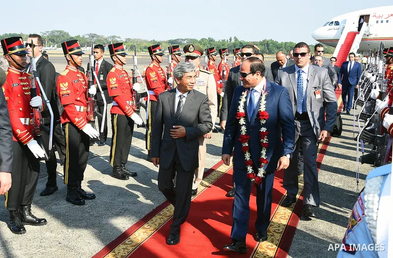 Egypt's President Abdel Fattah al-Sisi walks with Indonesia's President Joko Widodo as they review the honour guard at the presidential palace in Jakarta on September 4, 2015. Al-Sisi, who arrived from Beijing, is on the...