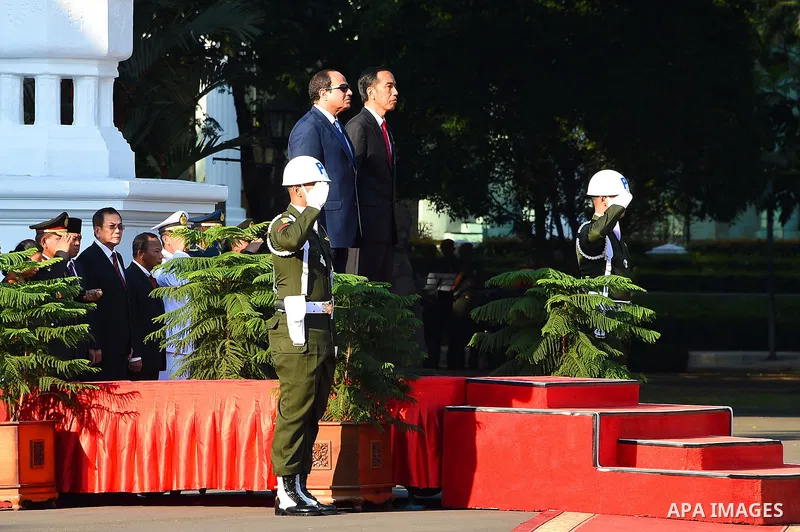 Egypt's President Abdel Fattah al-Sisi walks with Indonesia's President Joko Widodo as they review the honour guard at the presidential palace in Jakarta on September 4, 2015. Al-Sisi, who arrived from Beijing, is on the...