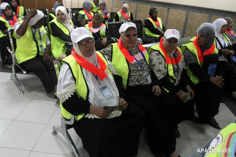 Palestinians Muslim pilgrims wait for a bus en route to Rafah border between Gaza Strip and Egypt before leaving for the annual hajj pilgrimage to the holy city of Mecca, in Gaza City, Sep. 07, 2015. Hundreds of Palestin...