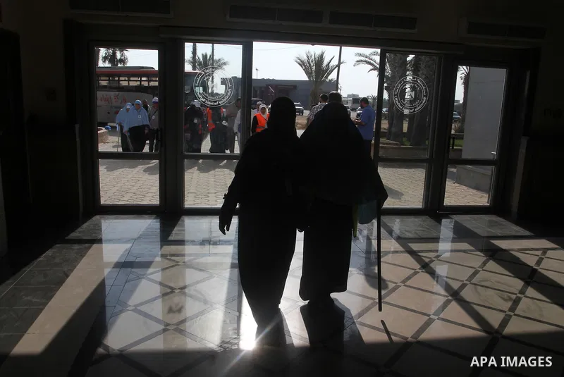 Palestinians Muslim pilgrims wait for a bus en route to Rafah border between Gaza Strip and Egypt before leaving for the annual hajj pilgrimage to the holy city of Mecca, in Gaza City, Sep. 07, 2015. Hundreds of Palestin...