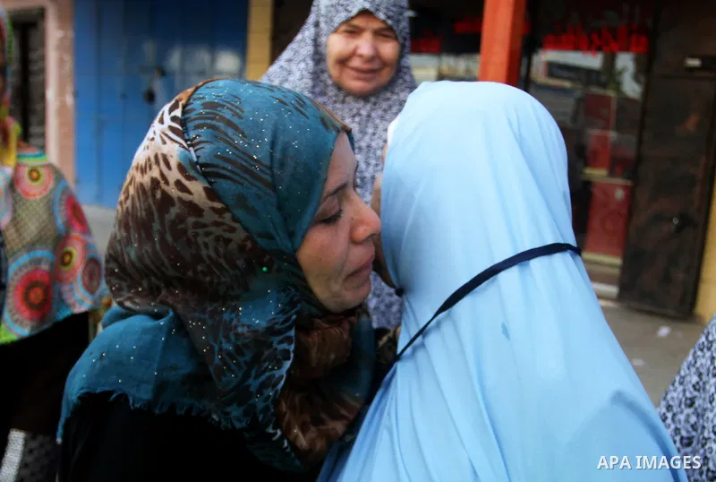 A Palestinian woman bids farewell to her mother, who leaves for the annual haj pilgrimage in Mecca, in Rafah the southern Gaza Strip September 7, 2015. Hundreds of Palestinian pilgrims are leaving Gaza through the Rafah...