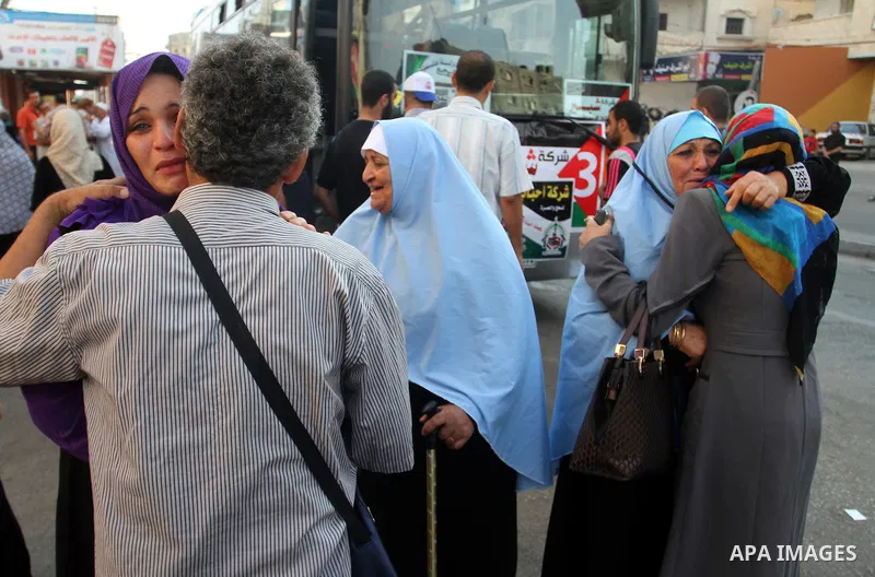 A Palestinian woman bids farewell to her father who leaves for the annual haj pilgrimage in Mecca, in Rafah the southern Gaza Strip September 7, 2015. Hundreds of Palestinian pilgrims are leaving Gaza through the Rafah b...