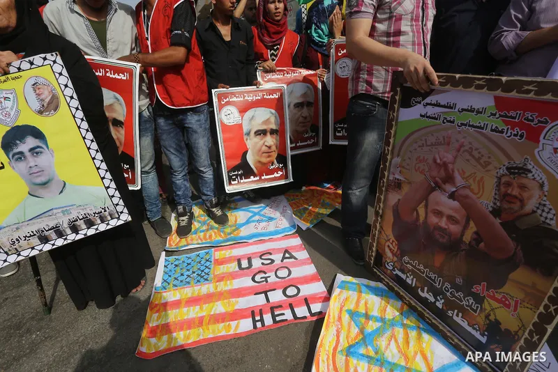 Palestinians take part in a protest demanding release the prisoners in Israeli jails, in front of Red cross office, in Gaza city, on Sep. 07, 2015. Photo by Mohammed Asad