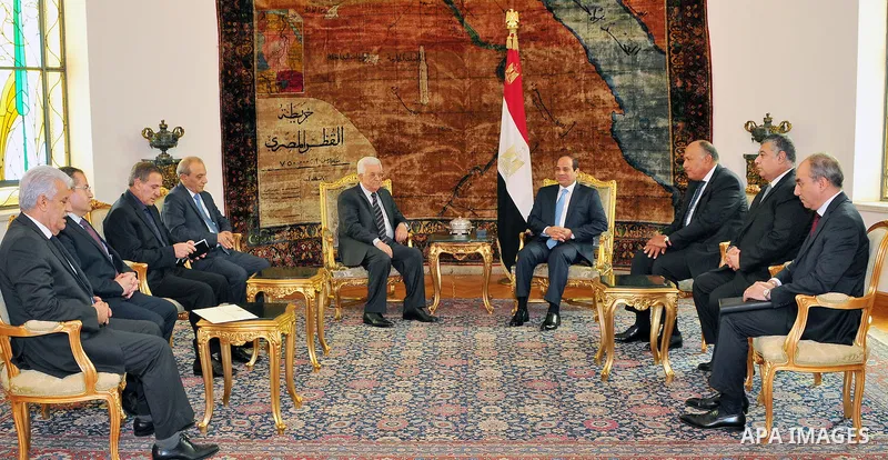 Egyptian President Abdel Fattah El-Sisi, meets with Palestinian President Mahmoud Abbas, in Cairo on September 10, 2015. Photo by Egyptian President Office