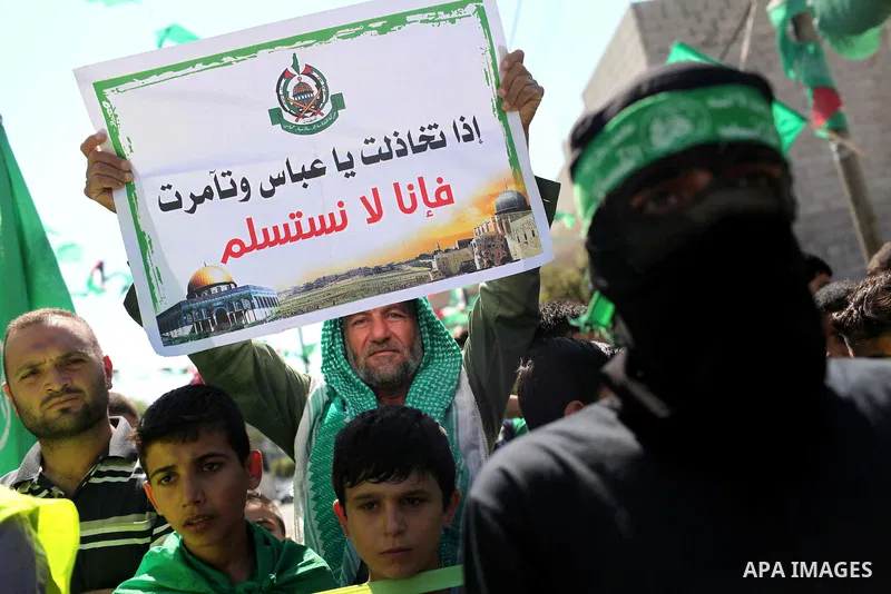 Palestinian Hamas militants take part in a protest against the Israeli police raid on Jerusalem's al-Aqsa mosque on Tuesday, in Khan Younis in the southern Gaza Strip, September 18, 2015. Israel deployed hundreds of extr...