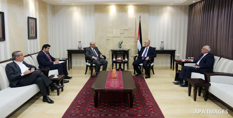 Palestinian Prime Minister, Rami Hamdallah, meets with Qatari ambassador Mohammed al-Emadi in the West bank city of Ramallah, on Sept. 19, 2015. Photo by Prime Minister Office