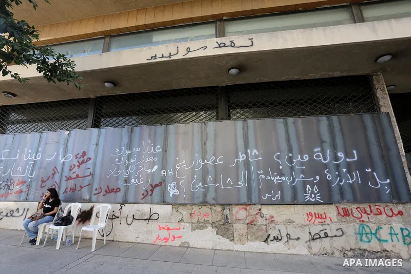 Lebanese participate in a popular market "Abu Rakhosa market" during the campaign "we want to accountable" against the head of the Beirut Traders Association Nicolas Shammas, in Riad al-Solh square in front of the Grand...