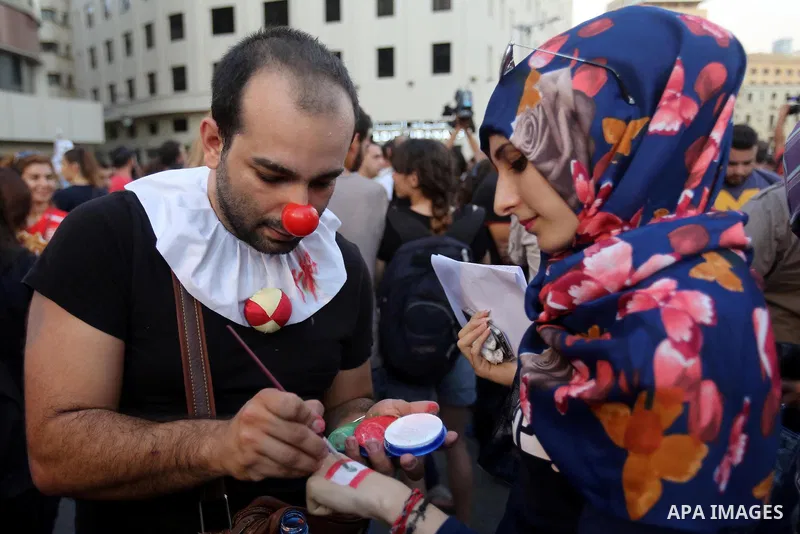 Lebanese participate in a popular market "Abu Rakhosa market" during the campaign "we want to accountable" against the head of the Beirut Traders Association Nicolas Shammas, in Riad al-Solh square in front of the Grand...