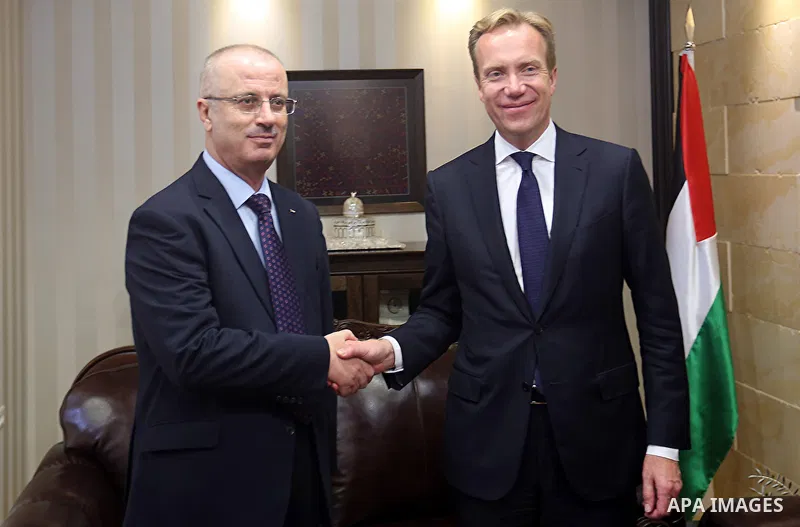 Palestinian Prime Minister, Rami Hamdallah, meets with the representative of Norway to the Palestine Hans Jacob, in the West Bank city of Ramallah, on Sept. 20, 2015. Photo by Prime Minister Office