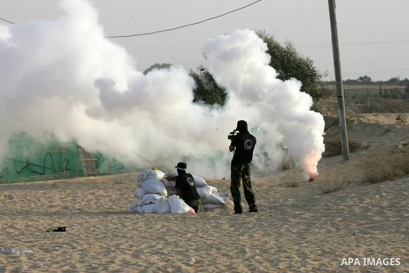 Palestinian militants of Al-Aqsa Martyrs' Brigades, a group linked to the Fatah movement, demonstrate their skills during a training in Khan Yunis, southern Gaza Strip, on September 20, 2015. Photo by Abed Rahim Khatib
