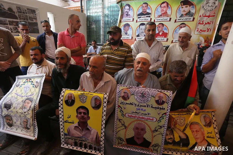 Palestinians take part in a protest demanding release the prisoners in Israeli jails, in front of Red cross office, in Gaza city, on Sep. 21, 2015. Photo by Mohammed Asad