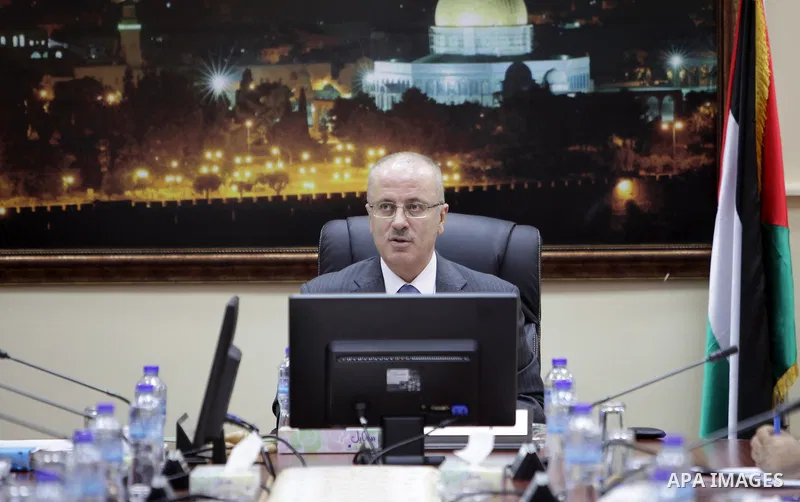 Palestinian Prime Minister, Rami Hamdallah, chairs a meeting of the council of ministers, in the West Bank city of Ramallah, on Sept. 22, 2015. Photo by Prime Minister Office