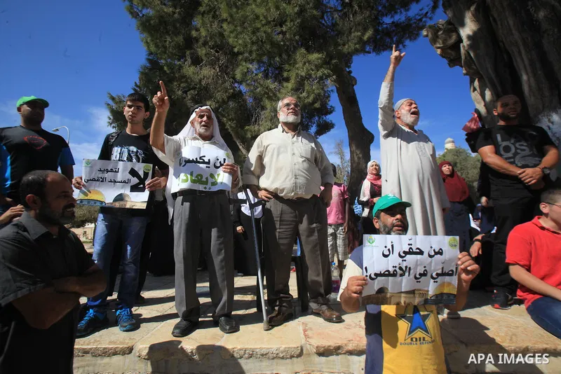 Palestinians demonstrate in front of the Dome of the Rock after clashes between Palestinian stone throwers and Israeli forces at Jerusalem's Al-Aqsa Mosque compound, one of Islam's holiest sites, on September 27, 2015. M...