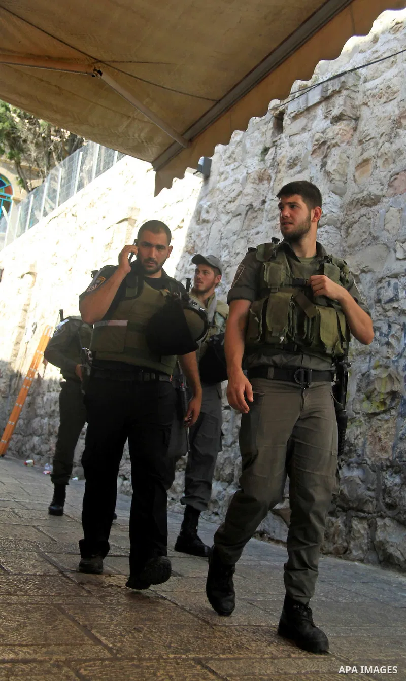 Israeli police stand guard in front of a road leading to the al-Aqsa mosque in Jerusalem's old city on September 30, 2015. Photo by Mahfouz Abu Turk