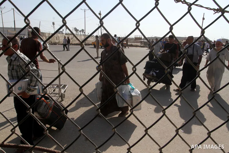 Palestinian pilgrims arrive at the Rafah crossing between Gaza Strip and Egypt after performing the annual Hajj, in Rafah in southern Gaza Strip, September 30, 2015. Around 500 Hajj pilgrims cross Rafah crossing on Wedne...