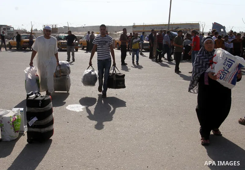 Palestinian pilgrims arrive at the Rafah crossing between Gaza Strip and Egypt after performing the annual Hajj, in Rafah in southern Gaza Strip, September 30, 2015. Around 500 Hajj pilgrims cross Rafah crossing on Wedne...