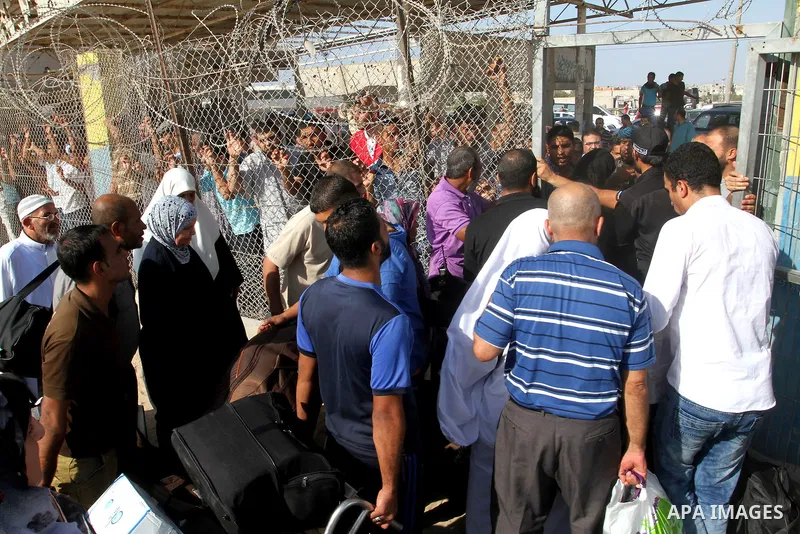 Palestinian pilgrims arrive at the Rafah crossing between Gaza Strip and Egypt after performing the annual Hajj, in Rafah in southern Gaza Strip, September 30, 2015. Around 500 Hajj pilgrims cross Rafah crossing on Wedne...