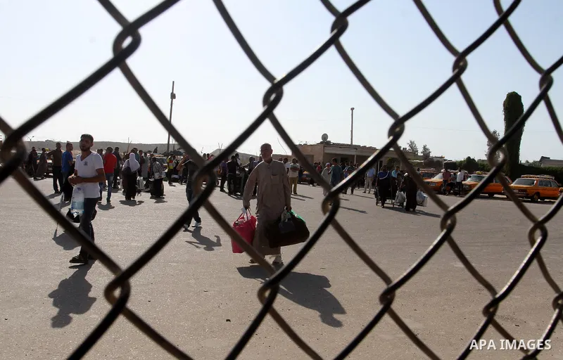 Palestinian pilgrims arrive at the Rafah crossing between Gaza Strip and Egypt after performing the annual Hajj, in Rafah in southern Gaza Strip, September 30, 2015. Around 500 Hajj pilgrims cross Rafah crossing on Wedne...