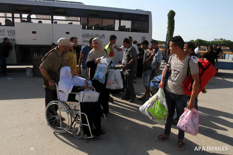 Palestinian pilgrims arrive at the Rafah crossing between Gaza Strip and Egypt after performing the annual Hajj, in Rafah in southern Gaza Strip, September 30, 2015. Around 500 Hajj pilgrims cross Rafah crossing on Wedne...