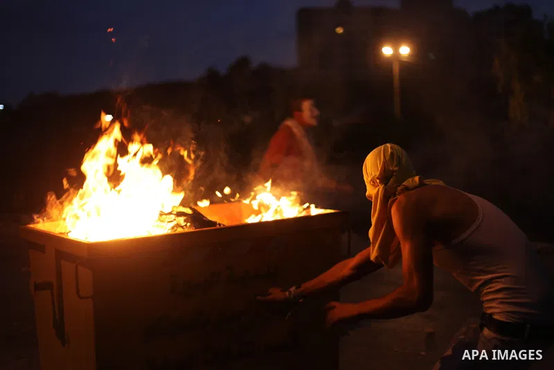 Palestinian protesters burn tyres during clashes with Israeli soldiers close to the Jewish settlement of Bet El, in the West Bank city of Ramallah on October 4, 2015 after Israel barred Palestinians from Jerusalem's Old...