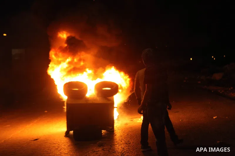 Palestinian protesters burn tyres during clashes with Israeli soldiers close to the Jewish settlement of Bet El, in the West Bank city of Ramallah on October 4, 2015 after Israel barred Palestinians from Jerusalem's Old...