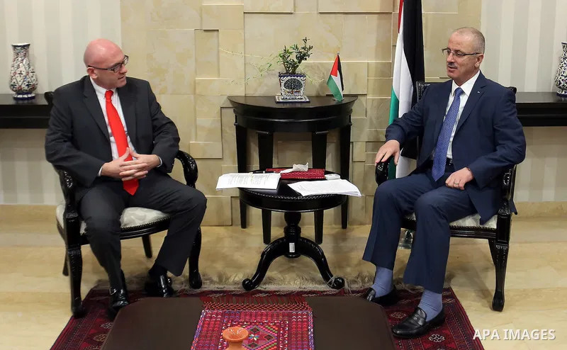 Palestinian Prime Minister, Rami Hamadallah, meets with head of the European police Delegation to Palestine, in the West Bank city of Ramallah on October 5, 2015. Photo by Prime Minister Office