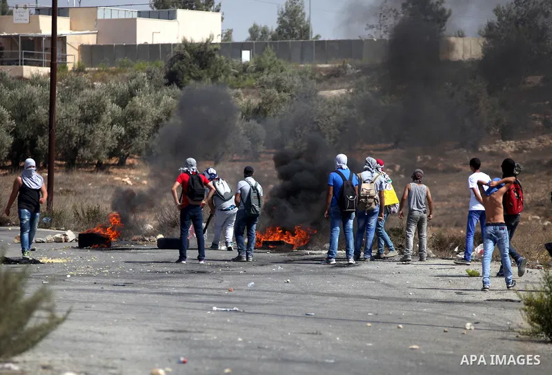 Palestinian protesters throw stones towards Israeli troops during clashes near the Jewish settlement of Bet El, near the occupied West Bank city of Ramallah October 5, 2015. Violence intensified in Jerusalem and the West...