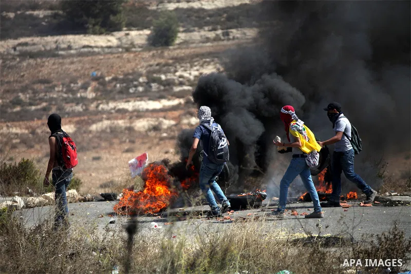 Palestinian protesters throw stones towards Israeli troops during clashes near the Jewish settlement of Bet El, near the occupied West Bank city of Ramallah October 5, 2015. Violence intensified in Jerusalem and the West...