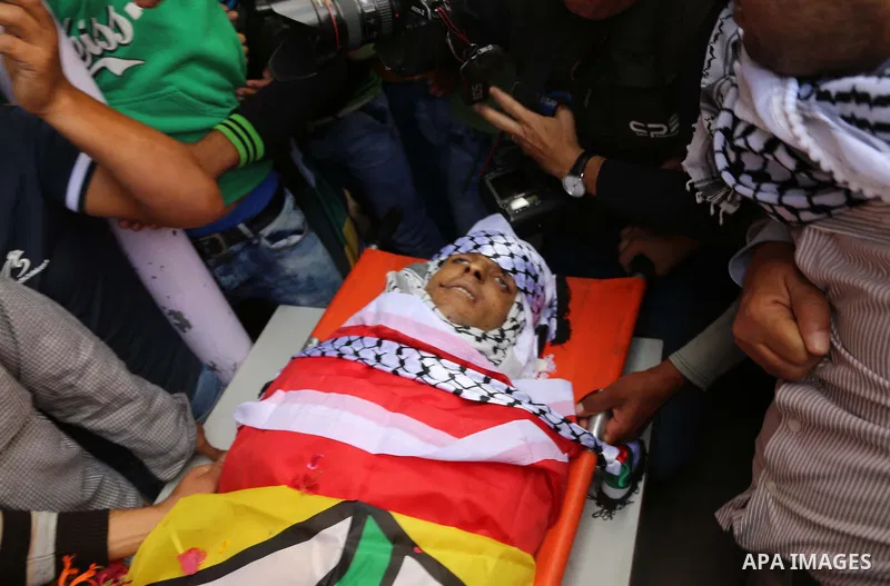Relatives of Palestinian Amjad Al-joundi, mourn around his body during his funeral, in the Yatta, south of the West Bank city of Hebron October 10, 2015. Fifteen Palestinians have been killed by Israeli forces and around...