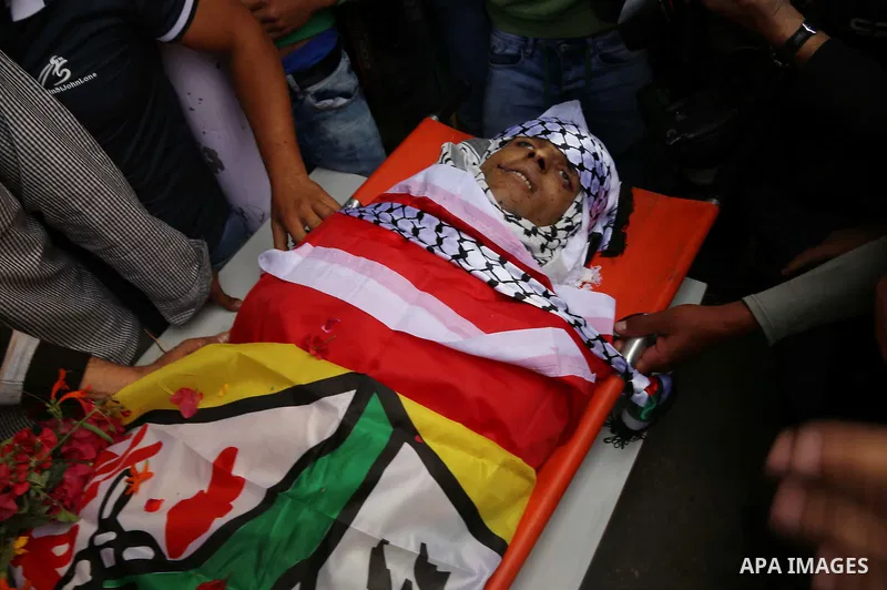Relatives of Palestinian Amjad Al-joundi, mourn around his body during his funeral, in the Yatta, south of the West Bank city of Hebron October 10, 2015. Fifteen Palestinians have been killed by Israeli forces and around...