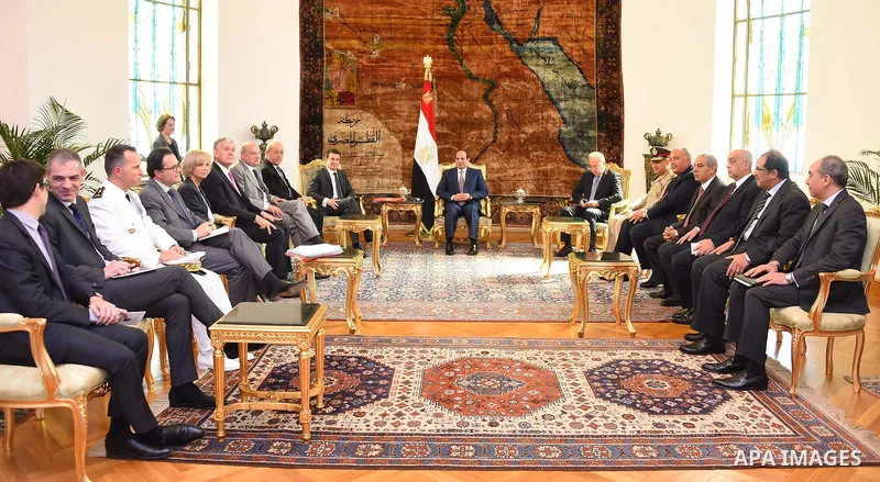 Egyptain President Abdel Fattah al-Sisi meets with French Prime Minister Manuel Valls during a ceremony to sign military contracts at the Ittihadiya presidential palace in Cairo, Egypt, October 10, 2015. French Prime Min...