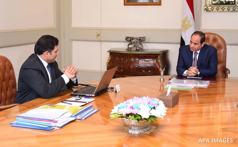 Egyptain President Abdel Fattah al-Sisi meets with Hossam El Din Maghazi Minister of Water Resources in Cairo, Egypt, October 10, 2015. Photo by Egyptian President Office