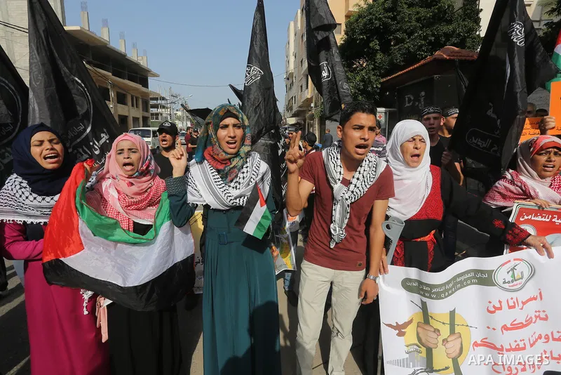 Palestinians take part in a protest in solidarity with Palestinians in the West Bank and against Jewish groups visiting the al-Aqsa mosque compound, in Gaza city on October 12, 2015. Photo by Mohammed Asad