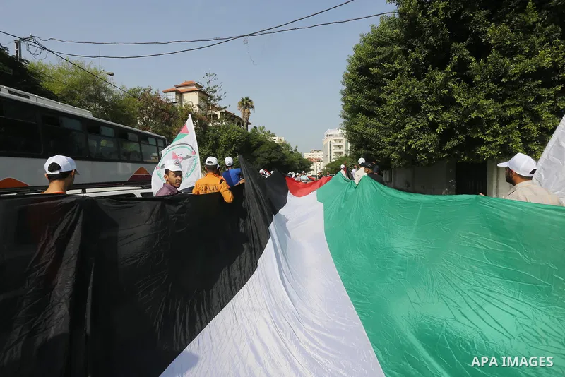 Palestinians take part in a protest in solidarity with Palestinians in the West Bank and against Jewish groups visiting the al-Aqsa mosque compound, in Gaza city on October 12, 2015. Photo by Mohammed Asad