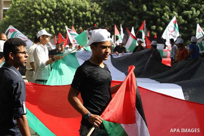 Palestinians take part in a protest in solidarity with Palestinians in the West Bank and against Jewish groups visiting the al-Aqsa mosque compound, in Gaza city on October 12, 2015. Photo by Mohammed Asad